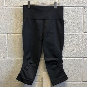 lululemon athletica Pants - Lululemon black crop legging, sz 4, NWT, 61750 lululemon athletica Pants - Lululemon black crop legging, sz 4, NWT, 61750